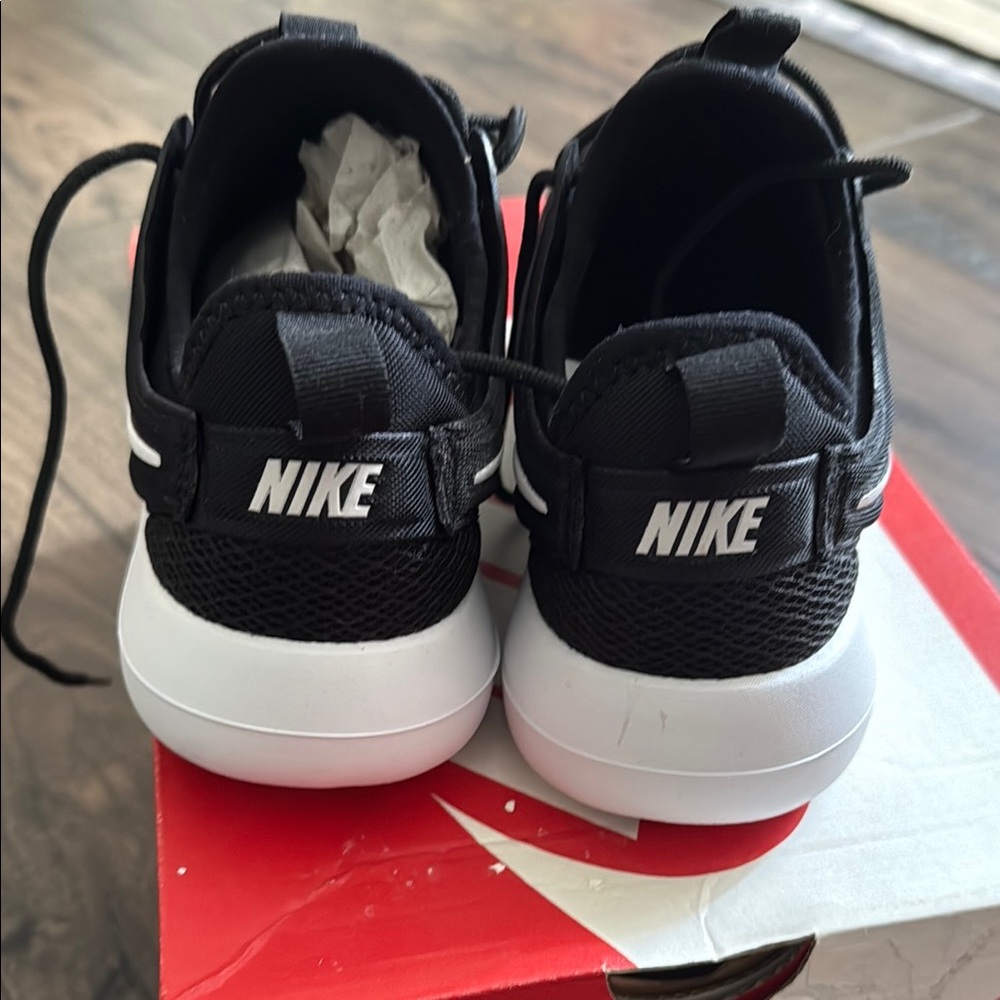 Nike Roshe Two Black and White Sneakers - Picture 4 of 5